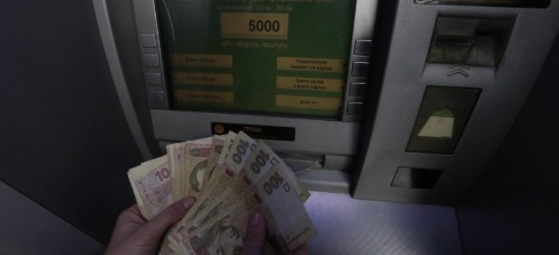 У ПриватБанку повідомили, як зняти готівку під час вимкнення світла