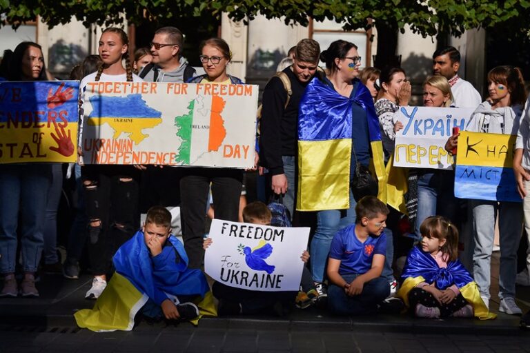 Ирландия в шесть раз сократит денежную помощь десяткам тысяч украинских беженцев - today.ua