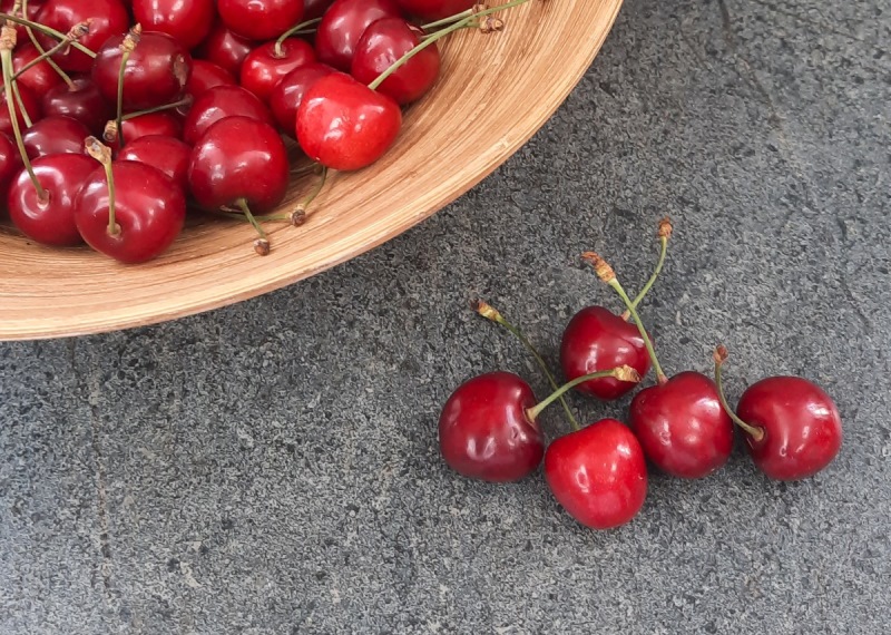 В Украине цены на черешню снизились в два раза - today.ua