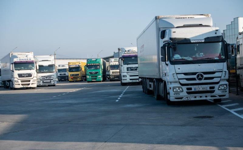 Далекобійників, які залишили фури за кордоном, прирівняють до автокрадів