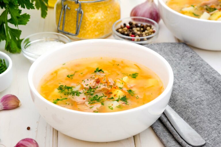 Суп из рыбной консервы с рисом: пошаговый рецепт аппетитного первого блюда  - today.ua