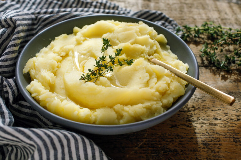 Картофельное пюре станет настоящим кулинарным шедевром: секреты приготовления вкусного гарнира - today.ua