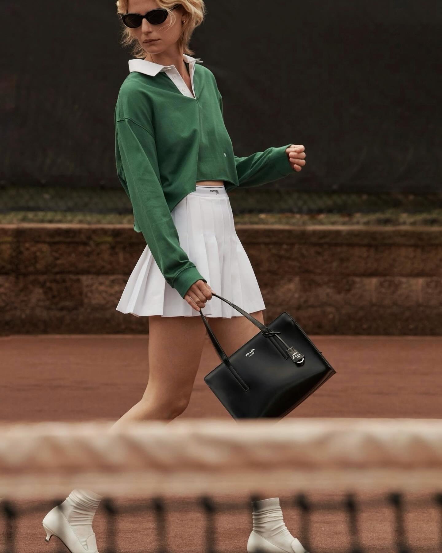 Теннискор – новый модный тренд: как собрать элегантный образ в спортивном стиле