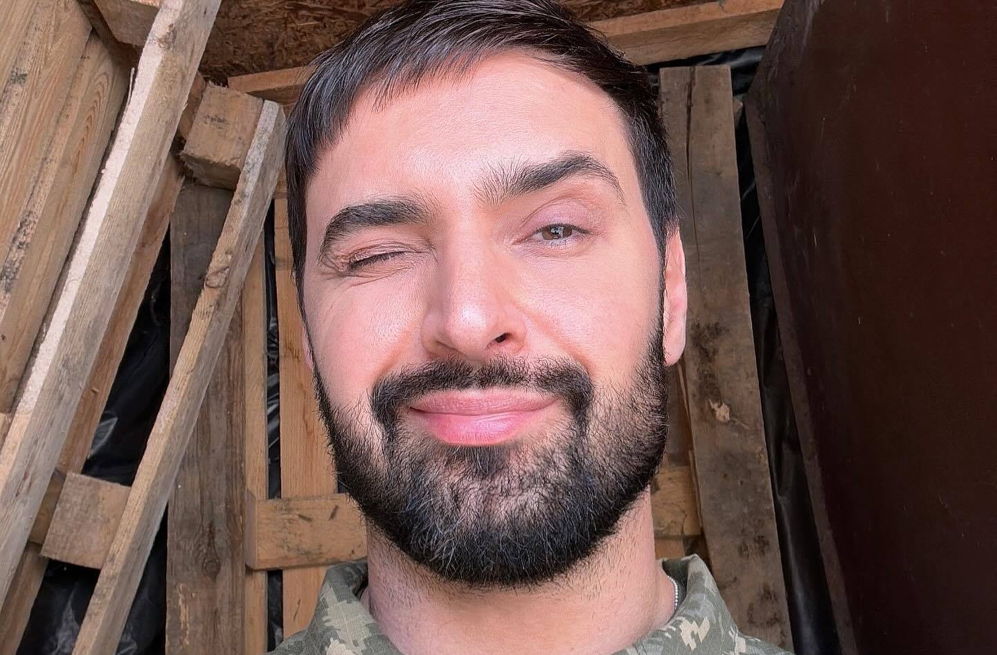 З голим торсом та маленьким сином на руках: Віталій Козловський захопив фанатів новим фото