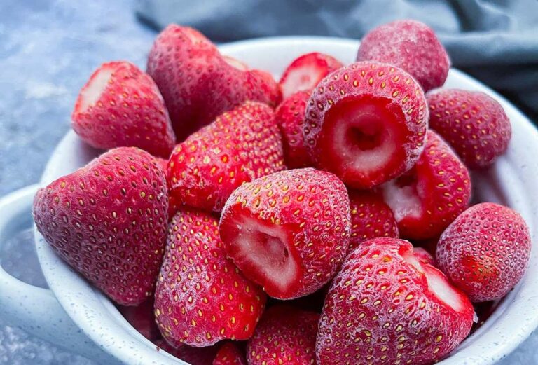 Як заморозити полуницю на зиму, щоб зберегти смак та корисні властивості: лайфхаки - today.ua