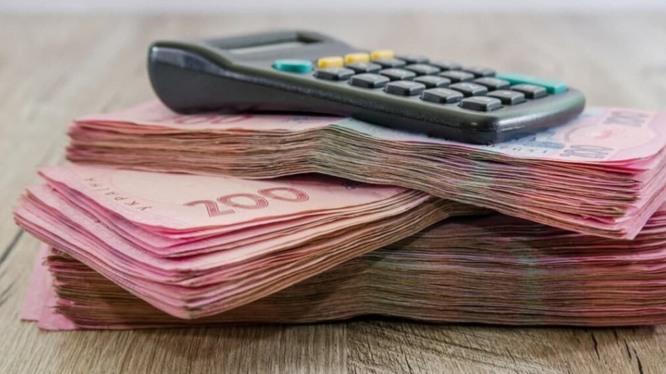 Некоторым украинцам, несмотря на войну, выплатят помощь в размере десяти пенсий