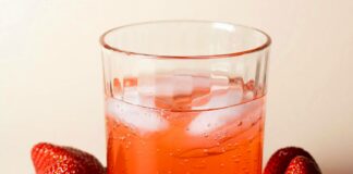 Наливка з полуниці: як приготувати солодкий напій з низьким градусом - today.ua