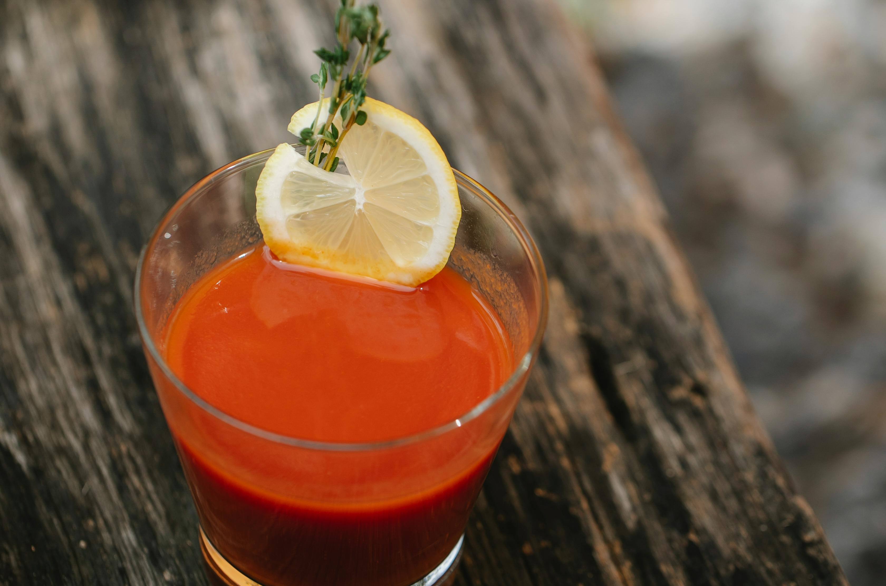 Полезные свойства томатного сока: почему стоит пить овощной напиток каждый день
