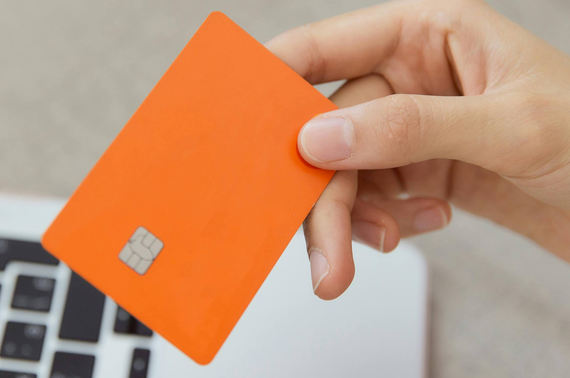 Четыре места, где нельзя хранить банковскую карту: быстро перестанет работать