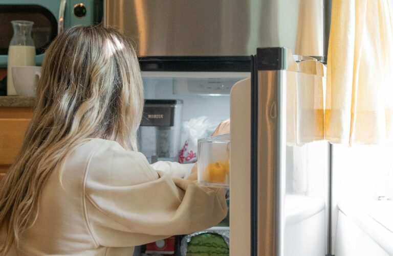 Удобрение из холодильника: какой продукт поможет улучшить здоровье комнатных растений - today.ua