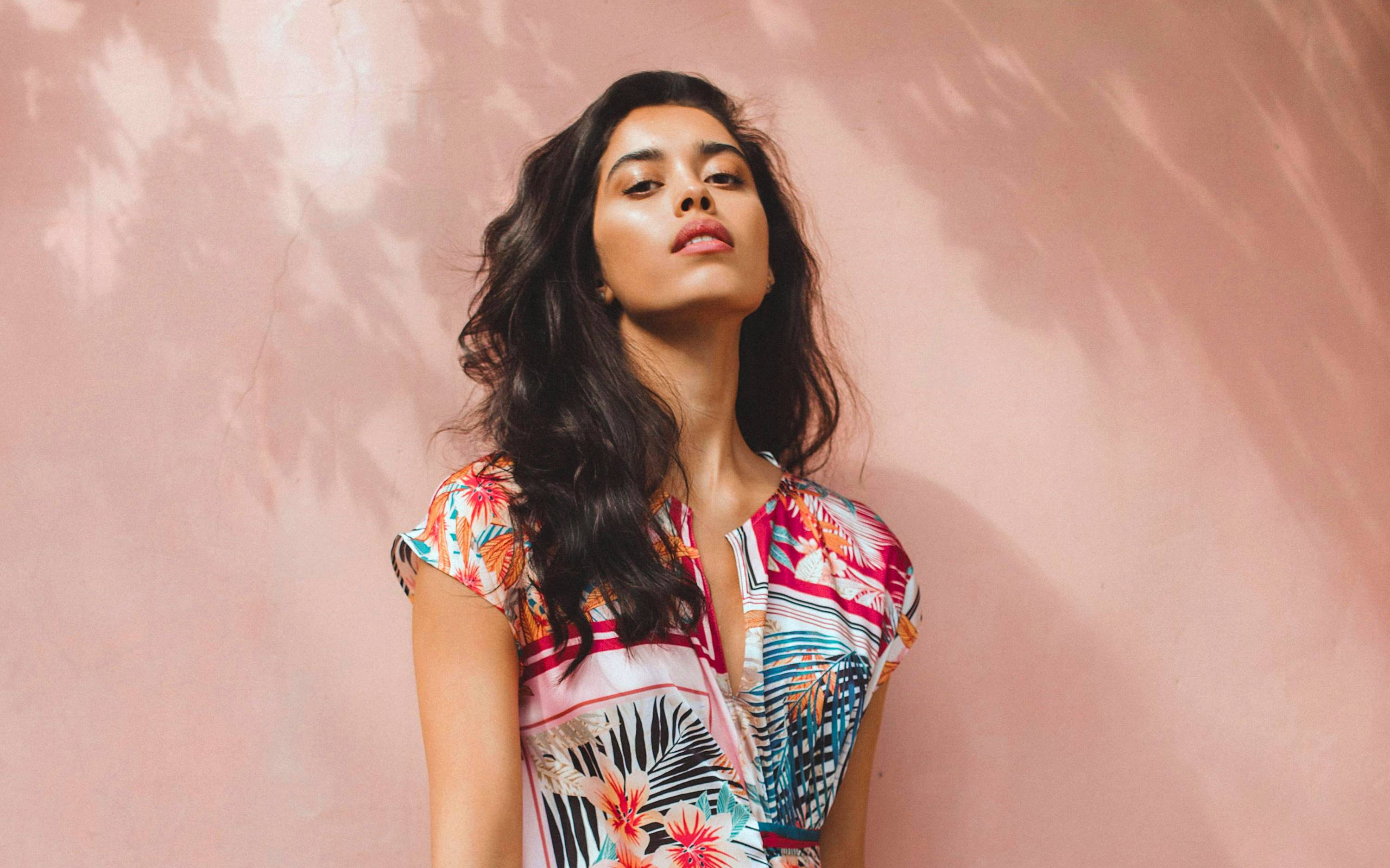 Трендовые цвета и фасоны лета: модельер подсказал, как собрать гардероб для жарких дней