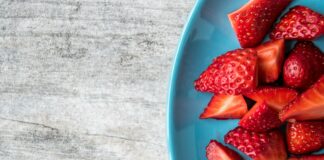 Пять причин есть клубнику каждый день: медики рассказали о пользе ягоды - today.ua