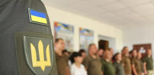 Кабмін вимагає від військовозобов'язаних чоловіків повернутися до України до 16 червня - today.ua