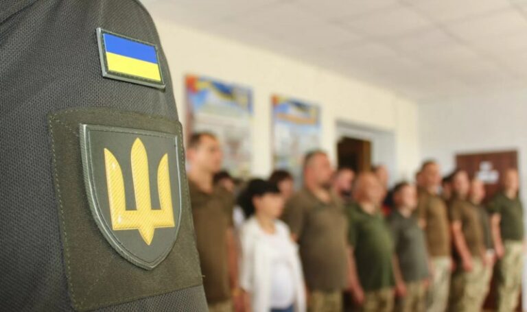 Кабмін вимагає від військовозобов'язаних чоловіків повернутися до України до 16 червня - today.ua