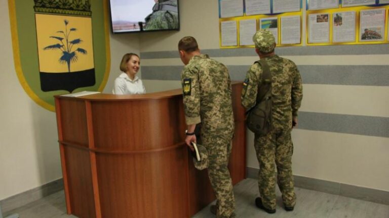 Работодателей обязали доставлять сотрудников в ТЦК: что им грозит за отказ - today.ua