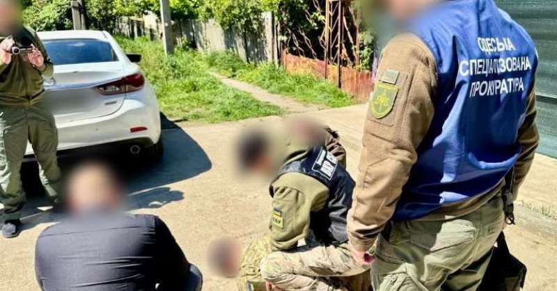 Угрожал отправкой на фронт: в Одесской области задержали сотрудника ТЦК