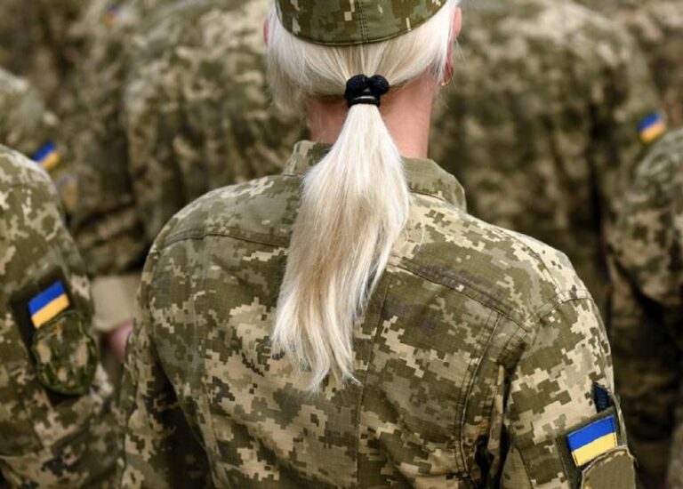В Украине женщины идут в армию, чтобы уберечь мужей от мобилизации - today.ua