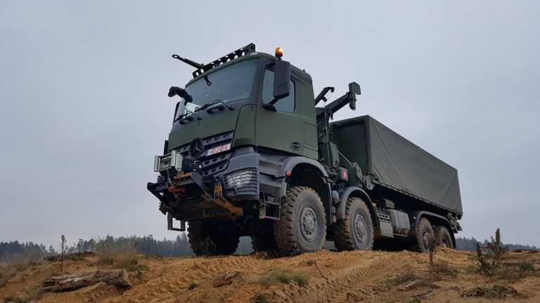 Украина получила немецкие грузовики Mercedes Arocs: как они помогут на фронте - today.ua