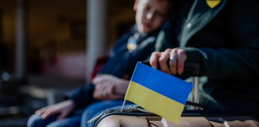 Європейська країна почала тотальну перевірку українських біженців: прийдуть навіть за місцем проживання - today.ua