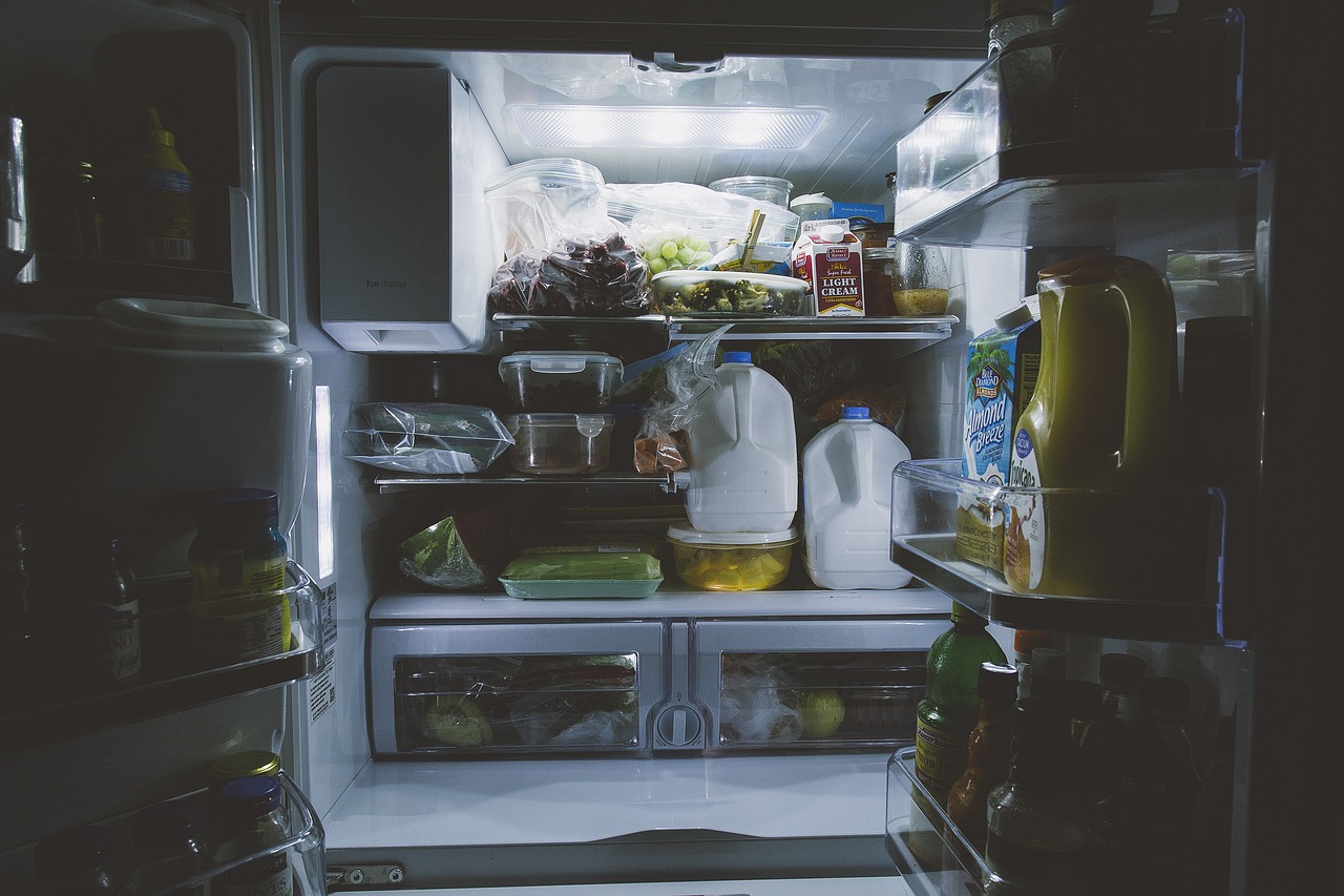 Як зберегти низьку температуру всередині холодильника при відключенні світла