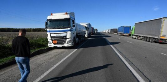 Зеленський відповів на петицію далекобійників, які домагаються бронювання від мобілізації - today.ua