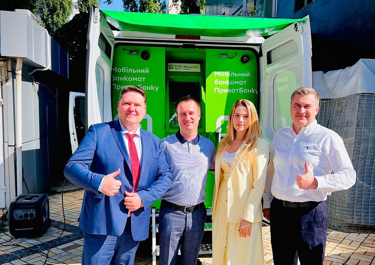 ПриватБанк запустил уникальную услугу для клиентов в прифронтовых регионах