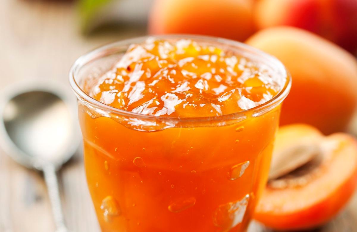 Варенье из абрикосов “Пятиминутка“: как приготовить яркое лакомство на зиму