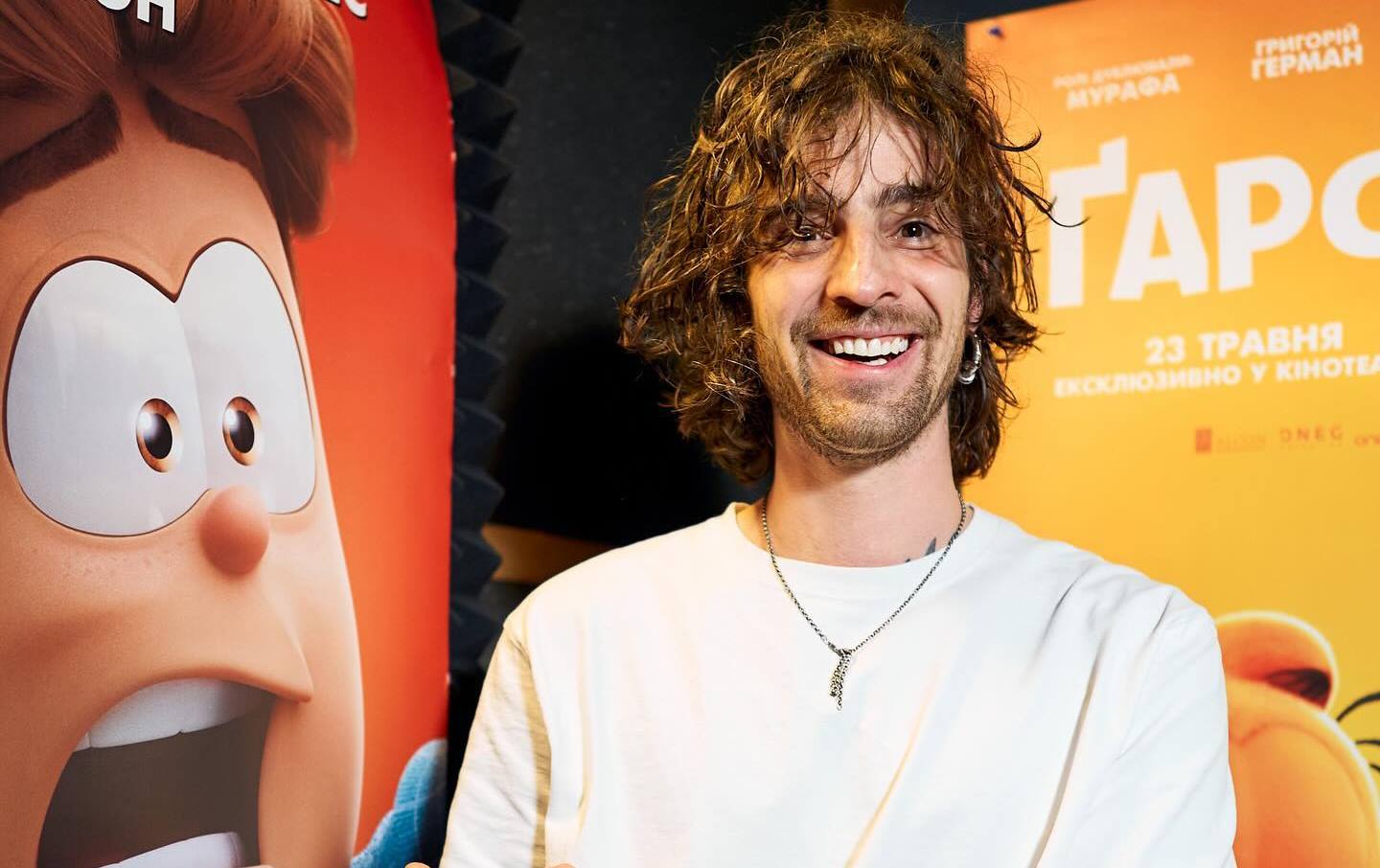 З яскравим макіяжем та укладанням у стилі 20-х: Володимир Дантес здивував фанатів новим відео