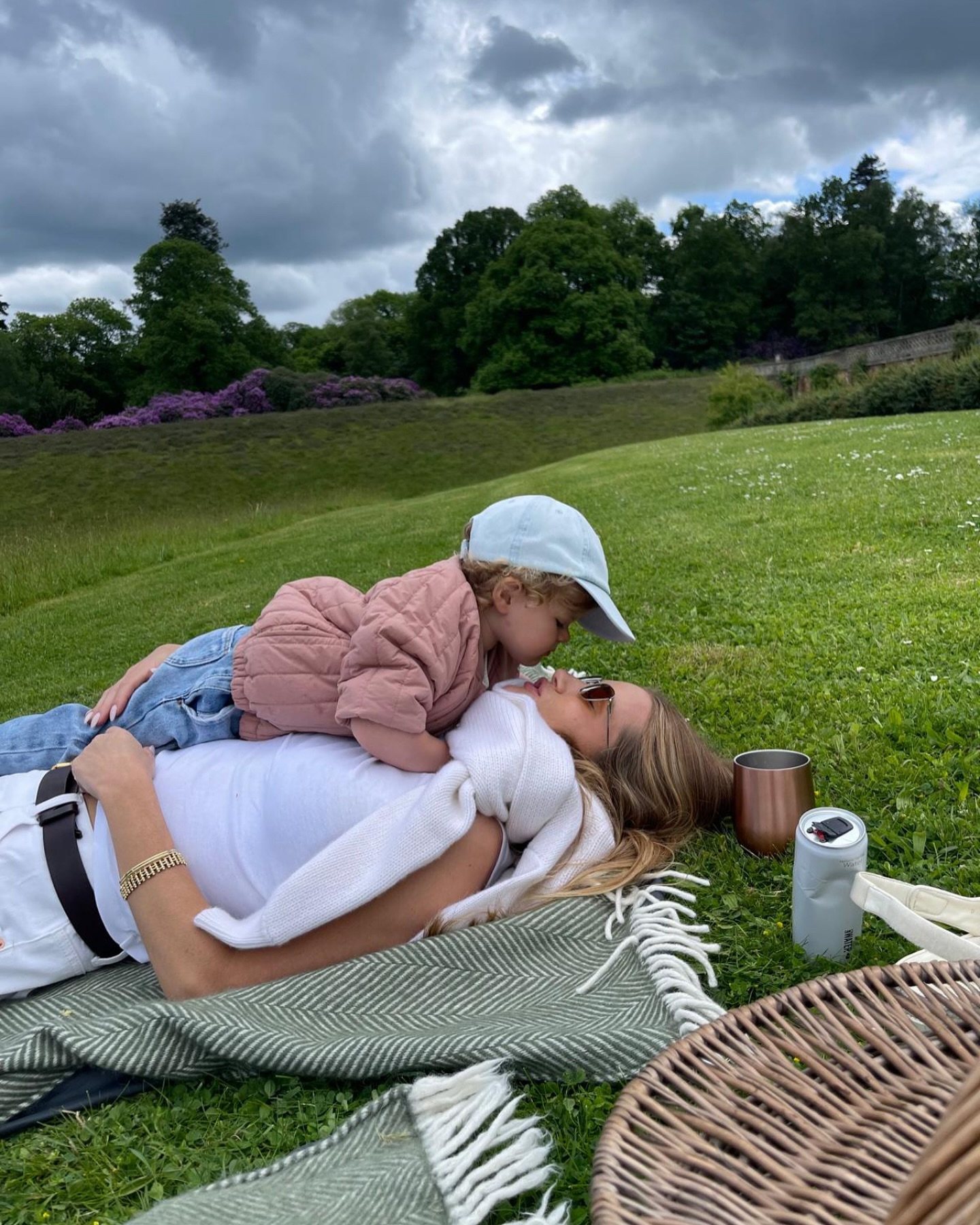 Невеста Джейсона Стейтема умилила фанатов редкими фото сына и дочери актера
