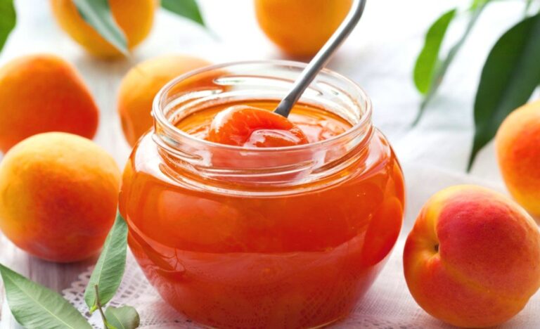 Варенье из абрикосов “Пятиминутка“: как приготовить яркое лакомство на зиму - today.ua