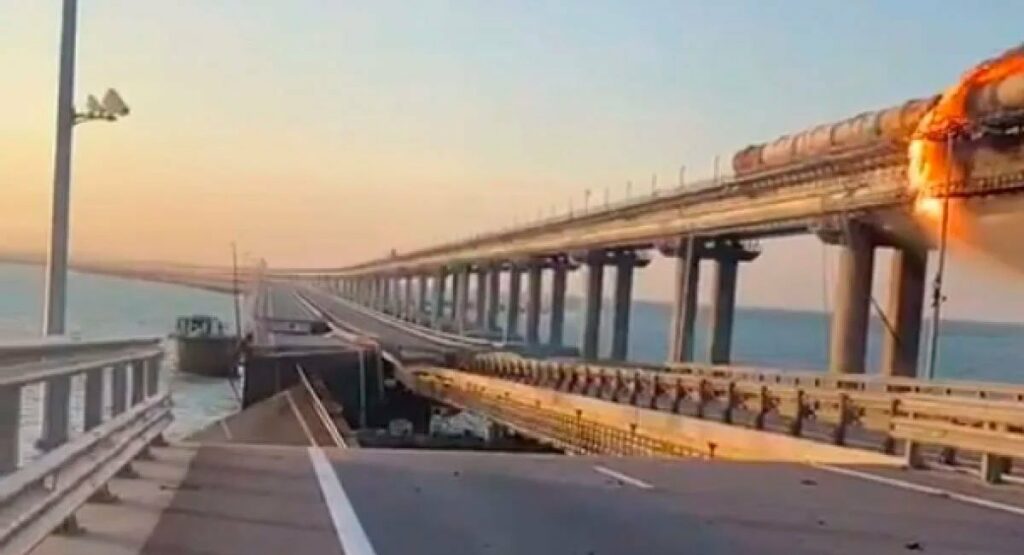 Украинские военные больше не видят смысла в ударах по Крымскому мосту: появилось разъяснение от спикера ВМС