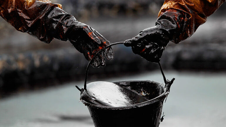 На Земле заканчивается нефть: ученые предупредили, когда в мире иссякнут запасы “черного золота“ - today.ua