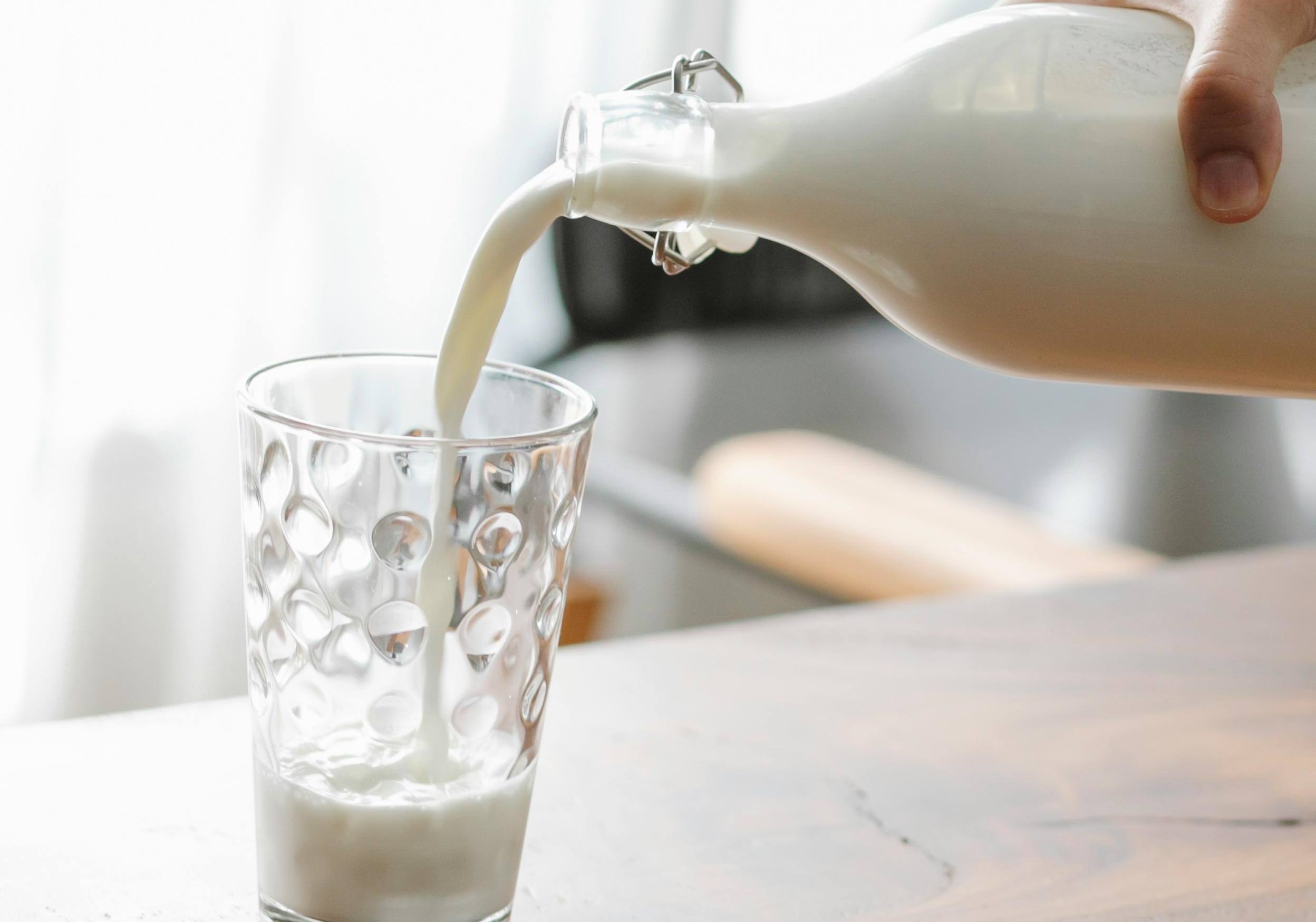 Диетолог назвала самое полезное для здоровья молоко: важно пить его регулярно