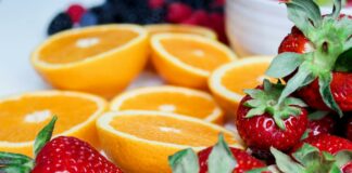 Названы полезные фрукты и ягоды с низким содержанием сахара: не вредят здоровью и фигуре - today.ua