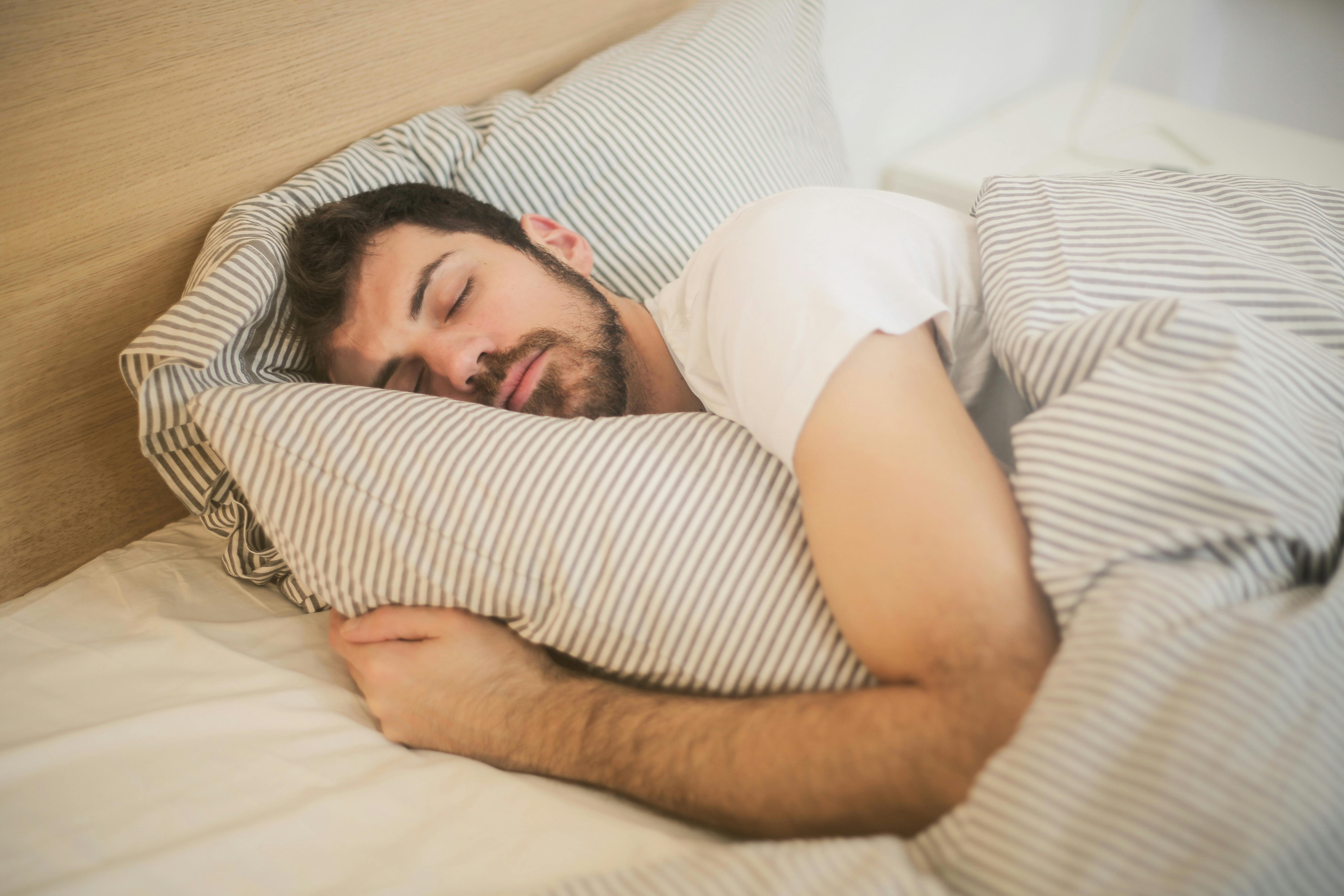Як швидко заснути в спекотну ніч: ефективні способи розслабитися
