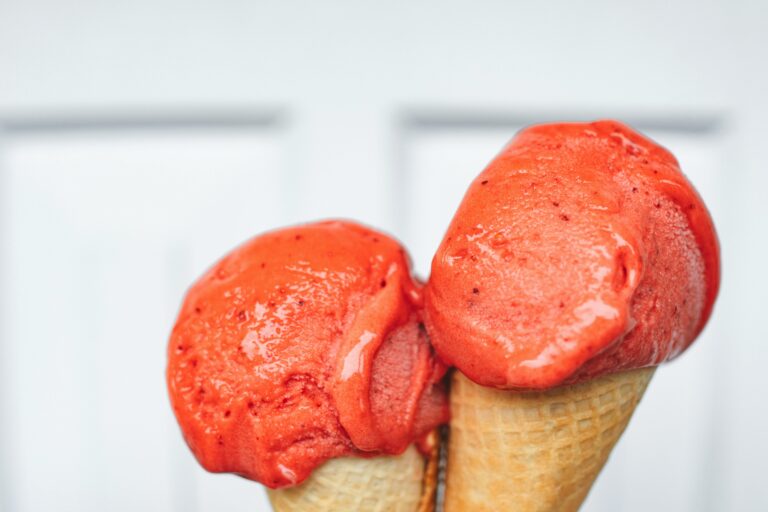 Домашнє морозиво з полуниці: рецепт освіжаючого літнього десерту - today.ua