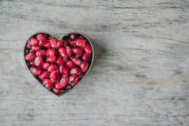 Названі продукти, які знижують ризик інсульту та інфаркту: корисні для здоров'я серця - today.ua