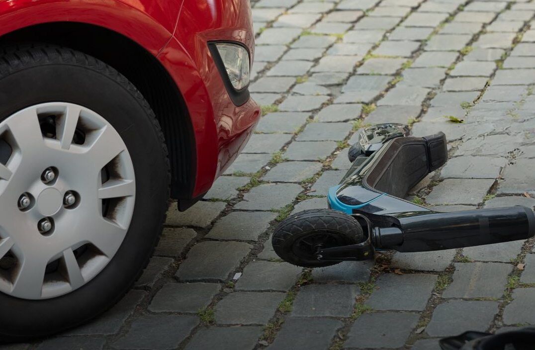 Водіям з ОСЦПВ розповіли, що робити при ДТП з електросамокатом
