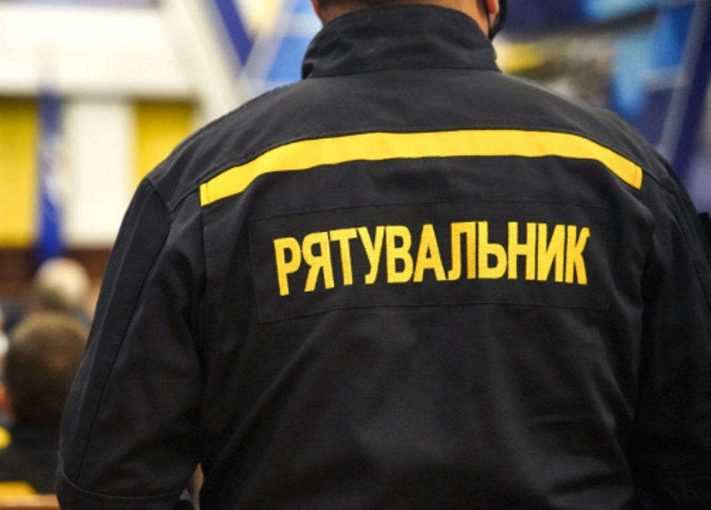 Кабмин резко сократил бронирование работников ГСЧС: “Кто будет спасать украинцев после обстрелов?“