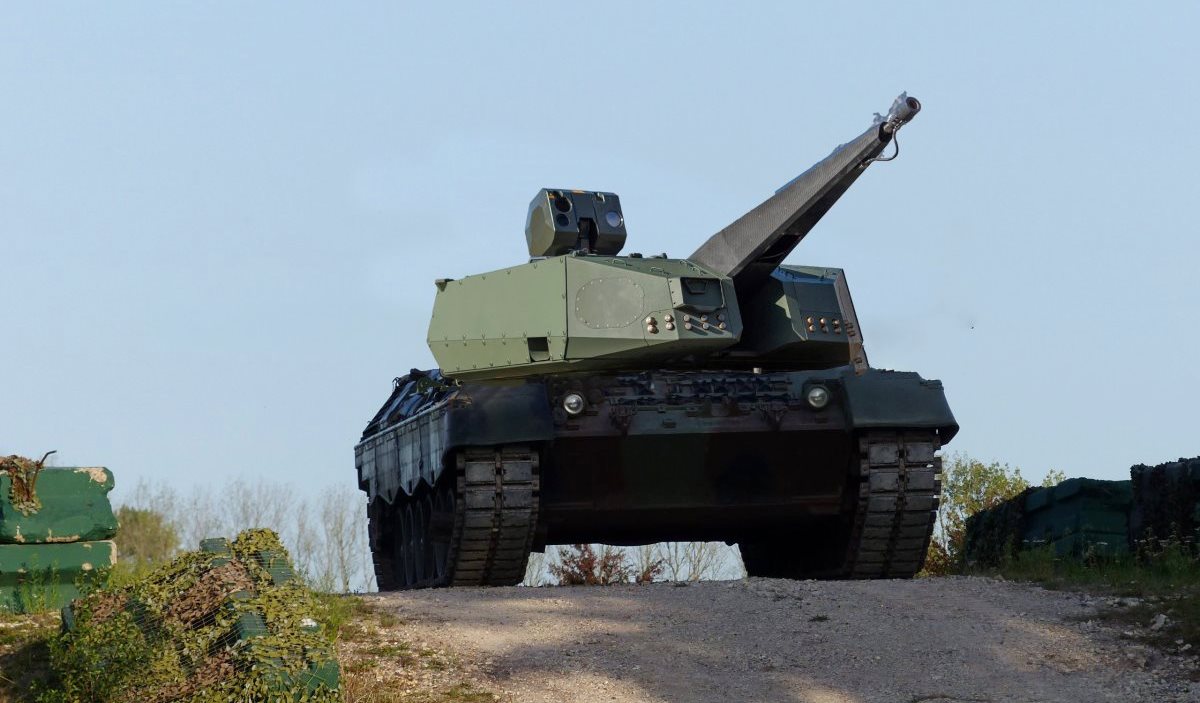Германия передаст Украине новейший танк Frankenstein, который будет сбивать ракеты и беспилотники 