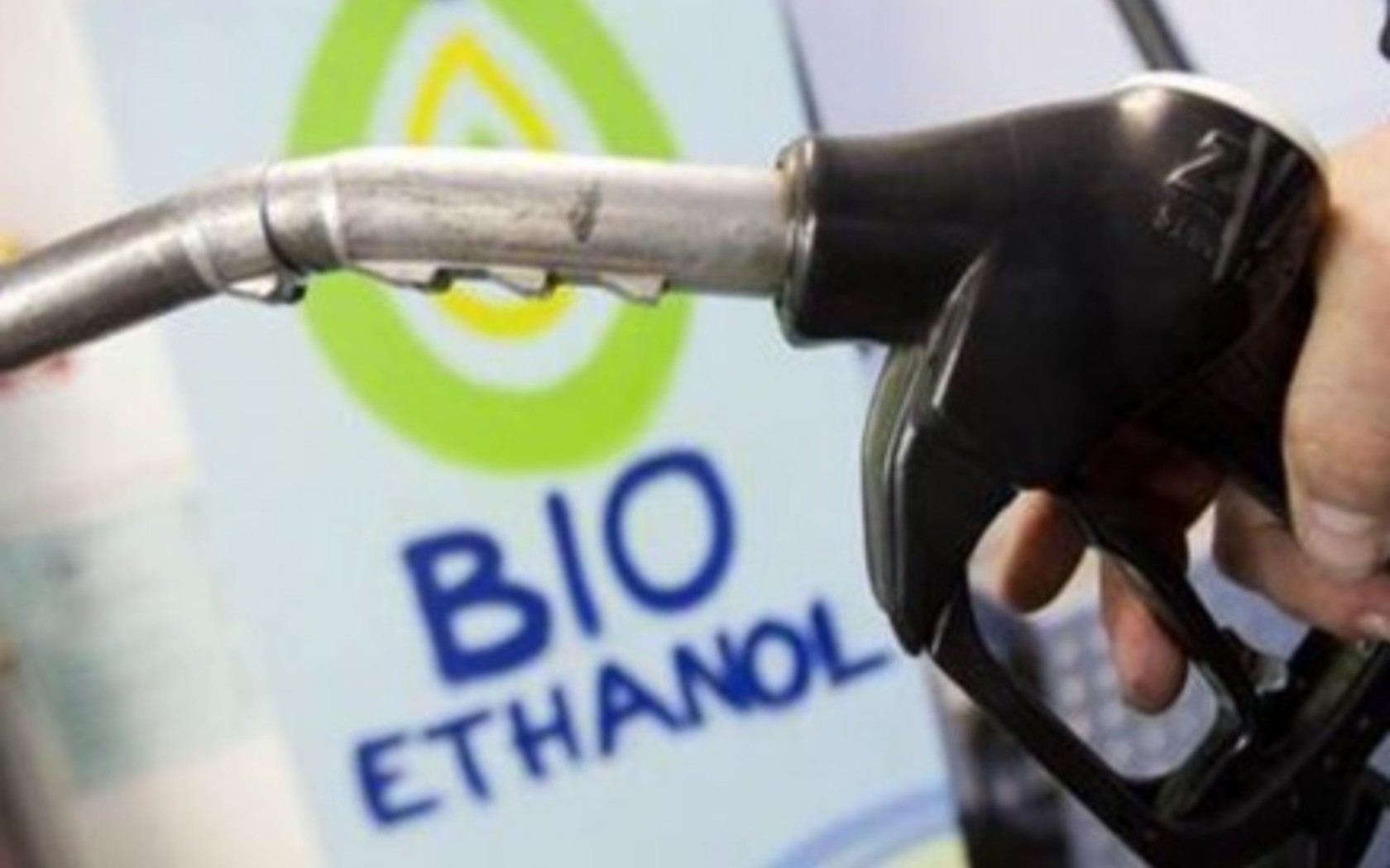 Биоэтанол, добавленный в бензин, будет убивать топливную систему автомобиля: эксперт раскритиковал новый закон
