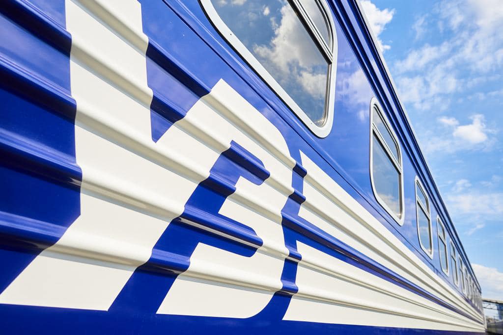 Укрзалізниця скасувала поїзд на популярному маршруті: що сталося