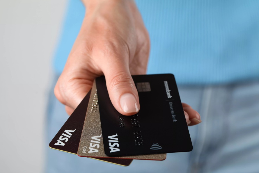 В Україні на вимогу МВФ створять реєстр власників банківських карток: що це означає для кожного з нас