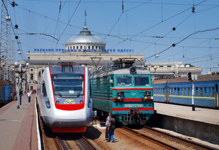 Укрзализныця запустила новые поезда: на какие маршруты будет легче купить билеты - today.ua