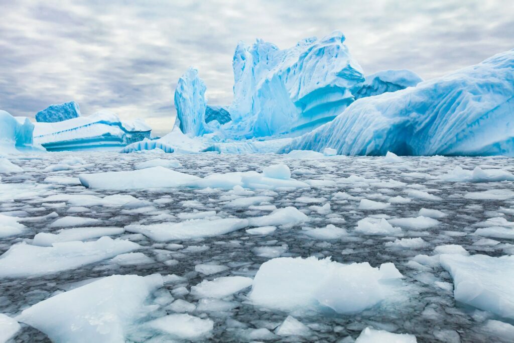 Рівень Світового океану став катастрофічно підніматись через танення льодовиків: учені назвали країни, які вже незабаром підуть під воду