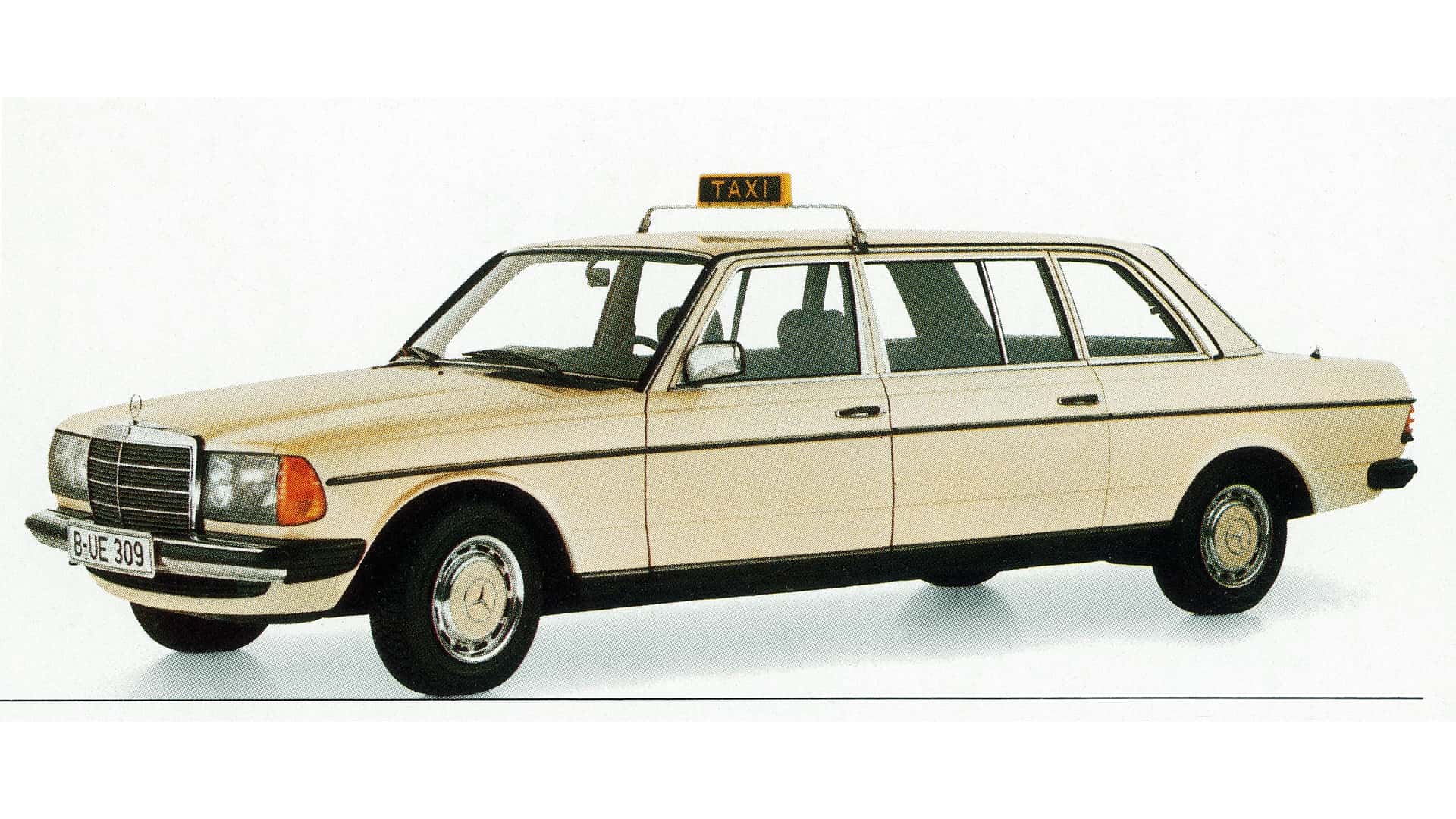 В Сети показали Mercedes-Benz 240D с пробегом 7 млн км