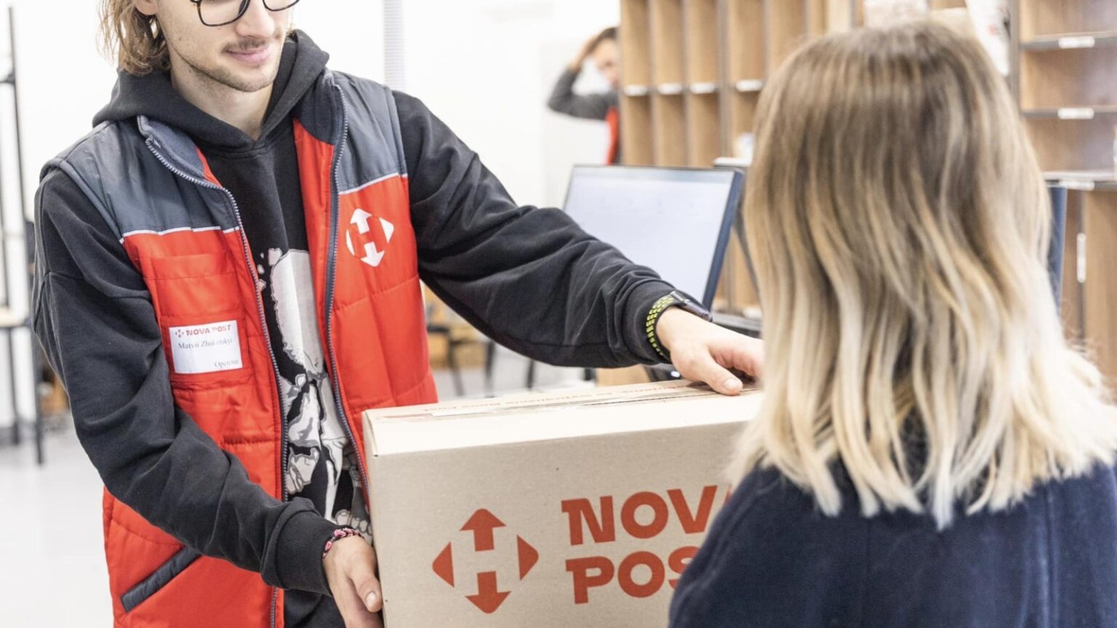 Работники Новой почты будут получать "чаевые" с клиентов