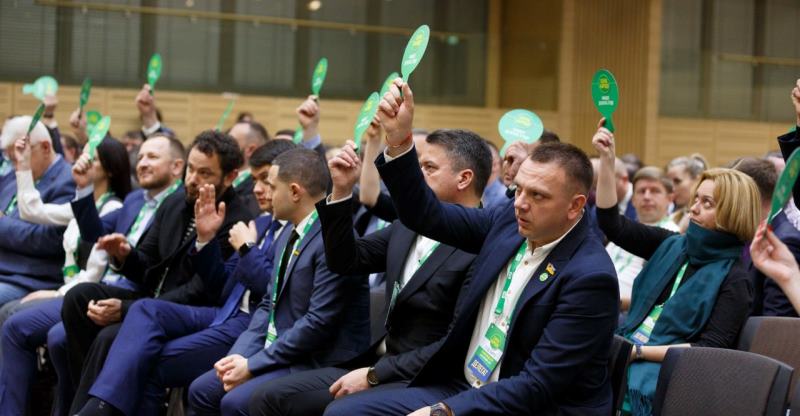 Партию “Слуга народа“ могут переименовать перед выборами: зачем это нужно Зеленскому