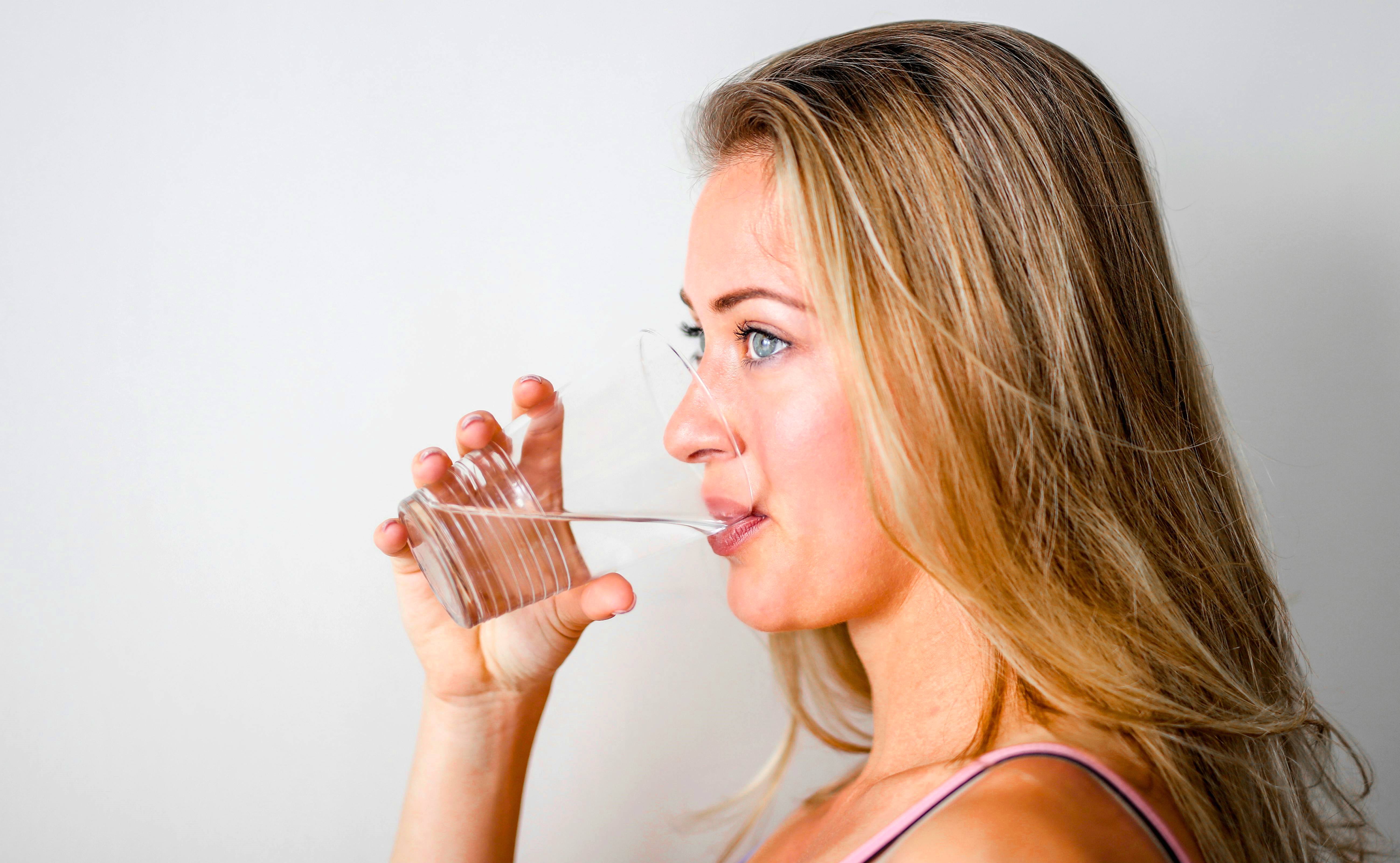 Утоляют жажду и полезны для здоровья: диетолог назвала напитки, которые помогут освежиться в жару