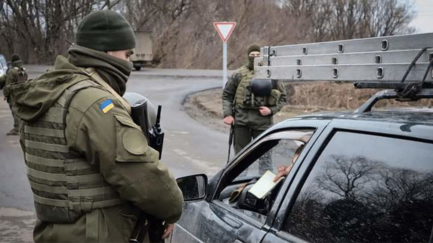 Стало известно, когда водители могут не показывать военный билет сотрудникам ТЦК